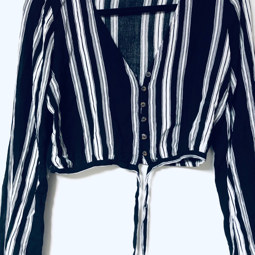 Pacsun Black cropped long sleeve blouse (small)